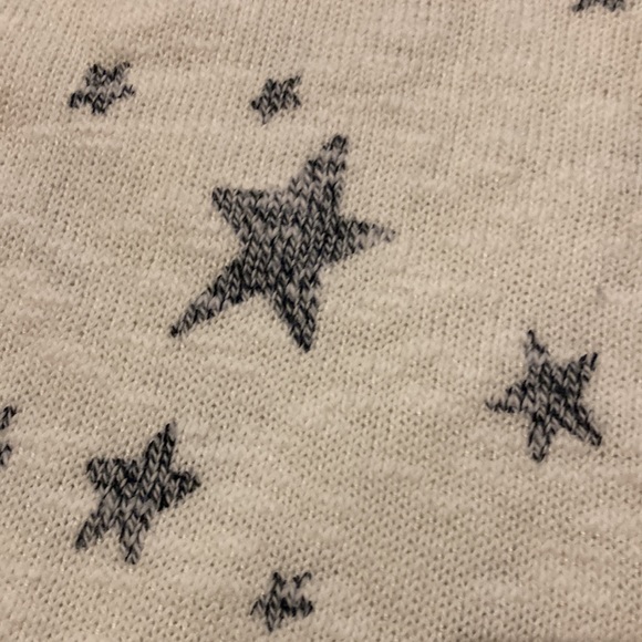 Hollister crewneck lightweight star print size medium sweater! - Picture 2 of 6